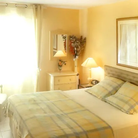 With 2 Bedrooms In With Balcony And Wifi Apartment