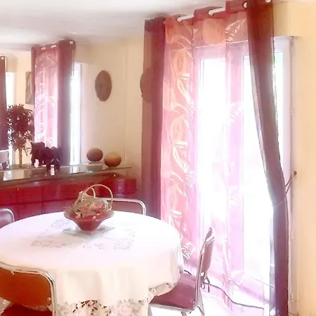 With 2 Bedrooms In With Balcony And Wifi Apartment