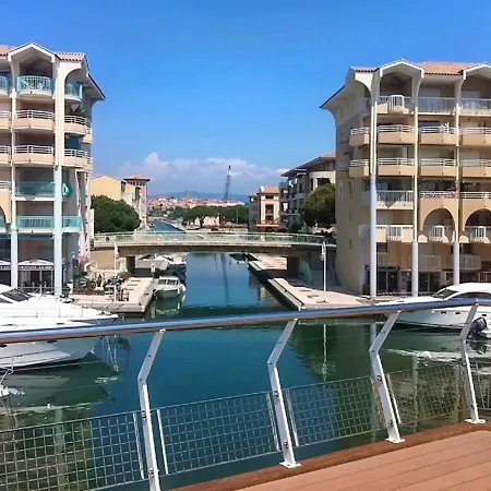 With 2 Bedrooms In With Balcony And Wifi Apartment